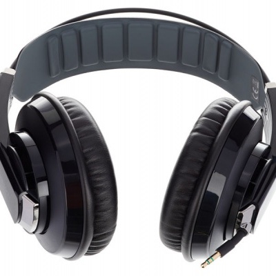 Auriculares over-ear pretos com almofadas em couro sintético e arco acolchoado cinza