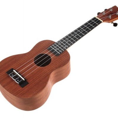 Ukulele de madeira castanha com cordas e trastes, fundo branco