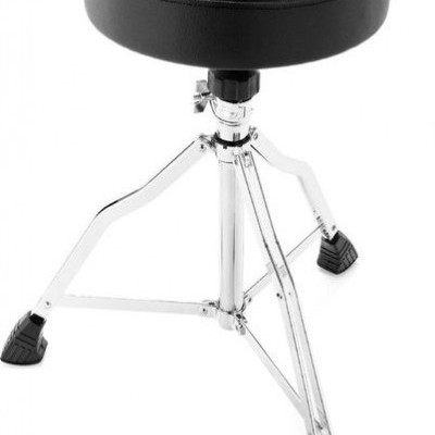 Banco redondo acolchoado preto com estrutura metálica cromada e pés antiderrapantes