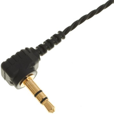 Cabo áudio preto com ficha jack de 3,5 mm dourada em ângulo de 90 graus