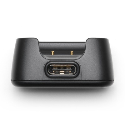 Base de carregamento preta com conector USB-C e pinos dourados