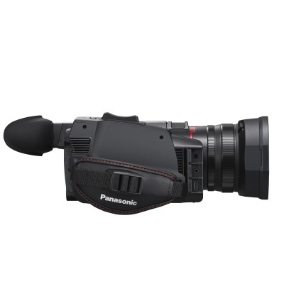 Câmara de vídeo Panasonic preta com lente e visor ocular