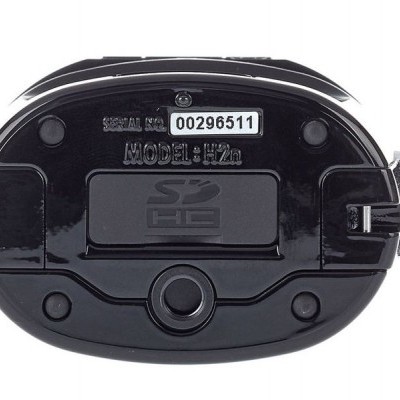 Base de dispositivo preto com etiqueta SERIAL NO. 00296511 e texto MODEL 220