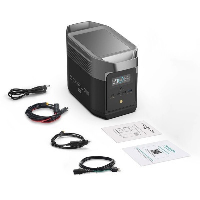 Unidade portátil ECOFLOW preta com ecrã digital e vários cabos sobre fundo branco