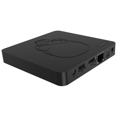 Aparelho electrónico preto com coração em relevo na superfície e múltiplas portas laterais