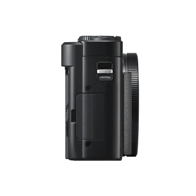 Câmara fotográfica preta vista de lado