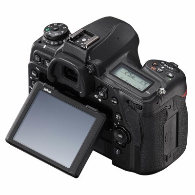 Câmara digital Nikon preta com ecrã LCD articulado vista traseira
