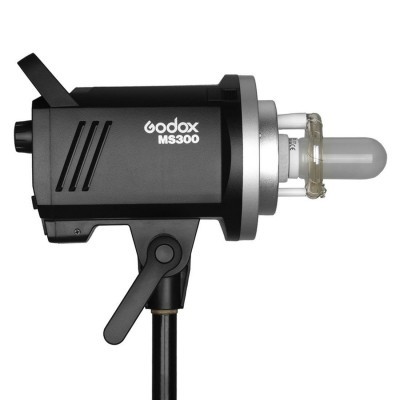 Flash de estúdio Godox MS300 preto com lâmpada frontal e suporte para tripé