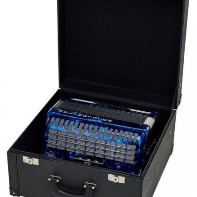 Acordeão azul dentro de caixa preta aberta