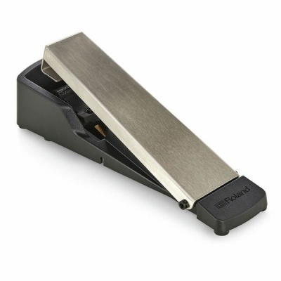 Pedal de controlo Roland preto com parte superior metálica prateada