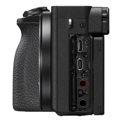 Câmara fotográfica preta com portas HDMI, USB e áudio laterais