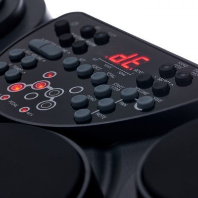 Controlador eletrônico de bateria com botões e ecrã digital