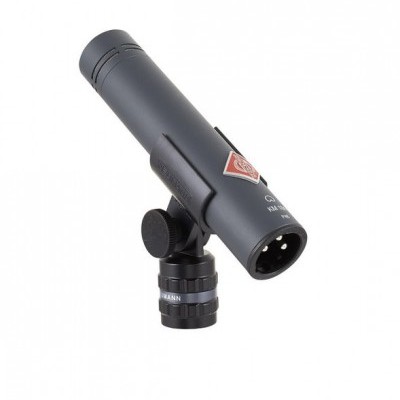 Microfone Neumann CM 140 preto com suporte em fundo branco