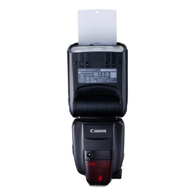 Flash fotográfico Canon Speedlite 580EX II preto com difusor branco
