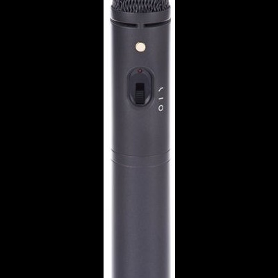 Microfone preto condensador com botão deslizante e indicador luminoso