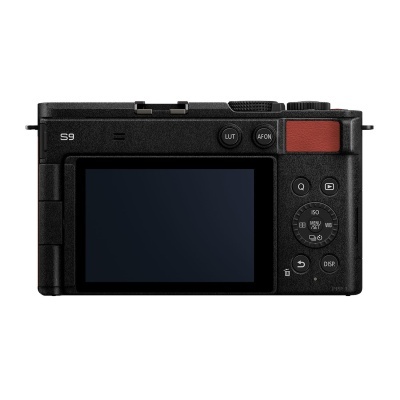 Câmara fotográfica digital preta vista de trás com ecrã e botões