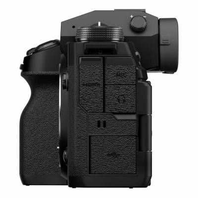 Câmara fotográfica digital preta vista de lado com portas HDMI, MIC e USB