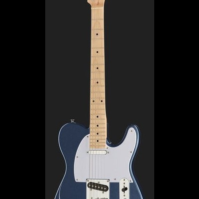 Guitarra elétrica azul com braço em madeira clara e escudo branco