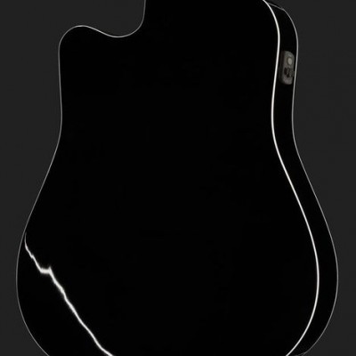 Parte traseira de guitarra preta brilhante com contornos brancos