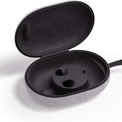 Caixa de transporte cinzenta para auscultadores com tampa aberta