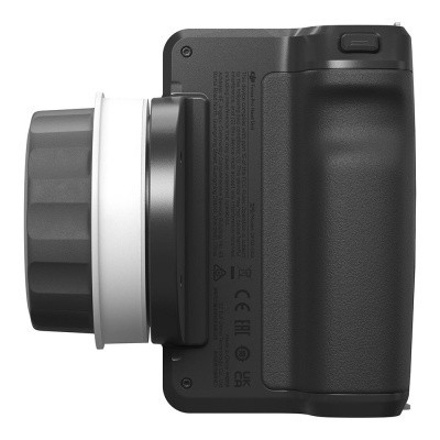 Câmara fotográfica preta vista lateral com lente preta e branca