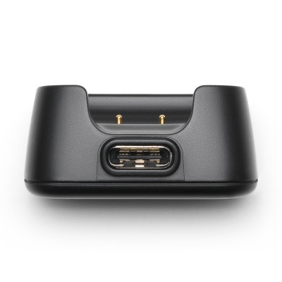 Base de carregamento preta com conector USB-C e dois pinos dourados