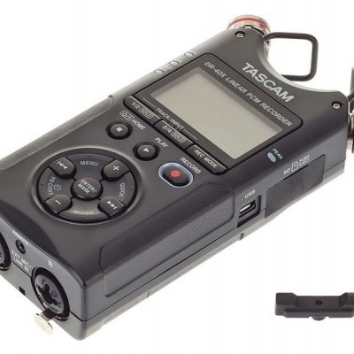 Gravador de áudio digital portátil TASCAM DR-40 preto com ecrã e botões