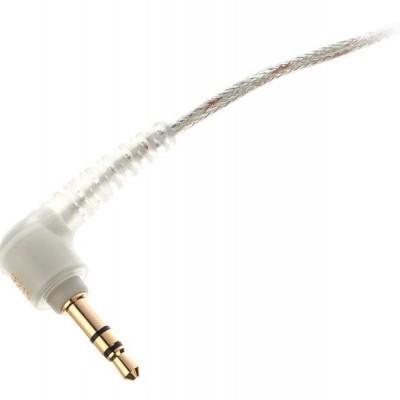 Cabo de áudio com conector jack 3,5 mm dourado em ângulo direito e cabo trançado