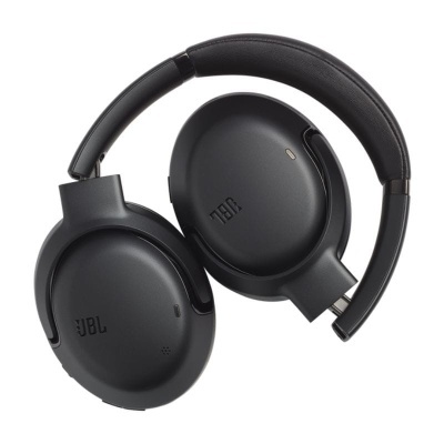 Headphones circum-aurais JBL pretos com design ergonómico e logotipo gravado