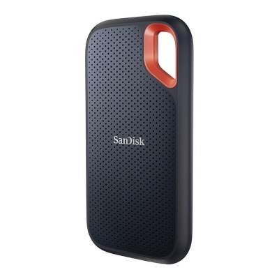 Dispositivo de armazenamento SanDisk preto com detalhe vermelho e superfície texturada
