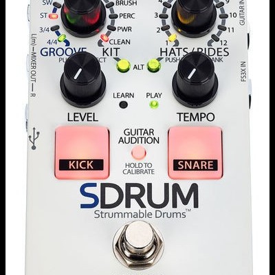 Pedal de efeitos SDRUM Strummable Drums branco com botões e luzes LED