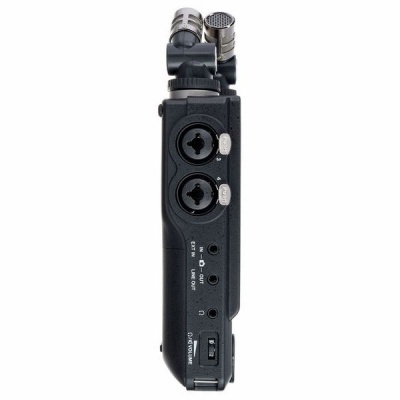 Gravador de áudio portátil preto com conectores XLR e botões prateados