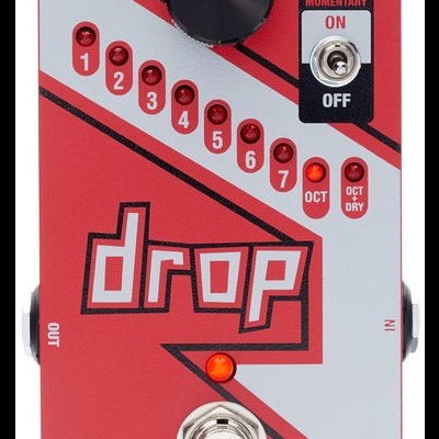 Pedal de efeito musical DigiTech Drop vermelho e cinza com botões e LEDs