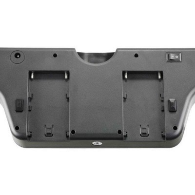 Base preta plástica com compartimentos para baterias e botão liga/desliga