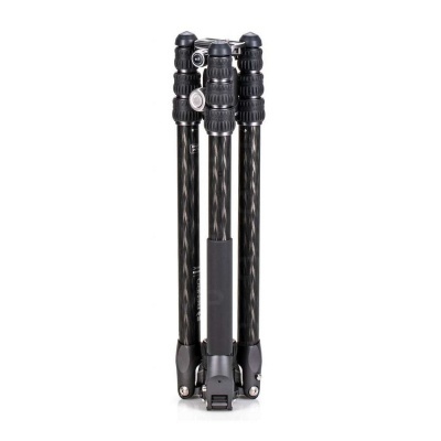 Tripé compacto de fibra de carbono preto com apoios ajustáveis