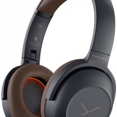 Auscultadores sobre a orelha em preto e castanho com almofadas castanhas