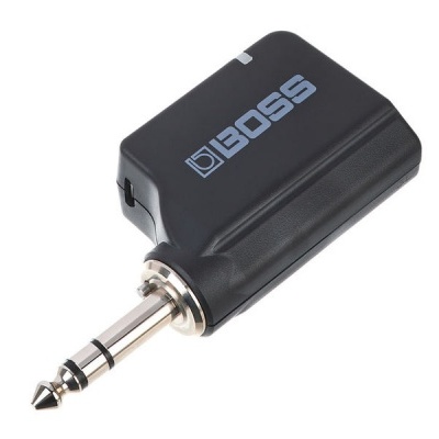 Adaptador de áudio BOSS preto com conector jack 6,35 mm