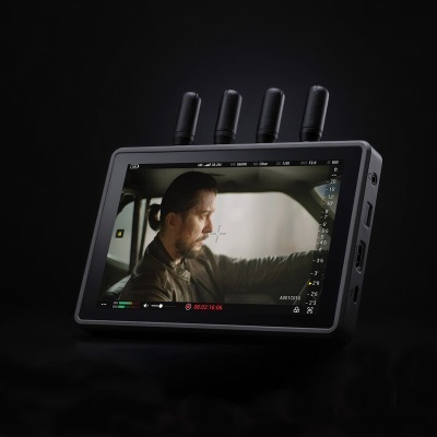 Monitor de vídeo profissional com quatro antenas e ecrã LCD a cores