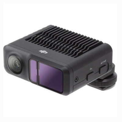 Câmara DJI preta compacta com lente e filtro roxo