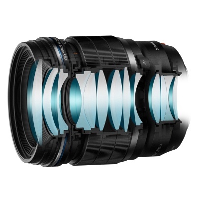 Objetiva fotográfica preta com lentes internas visíveis em corte