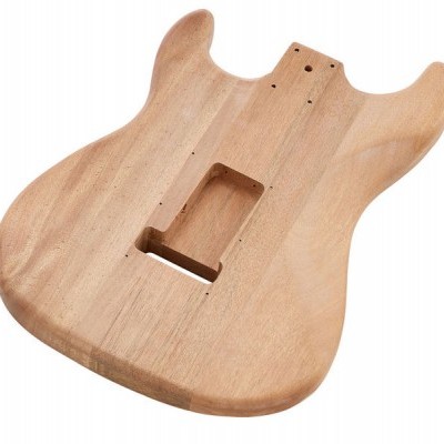 Corpo de guitarra elétrica de madeira natural clara sem acabamento