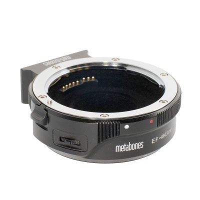 Adaptador para câmara Metabones EF-M43 T Mark V preto e prateado
