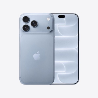 Smartphone Apple iPhone prateado com três câmaras na parte traseira e ecrã frontal curvo