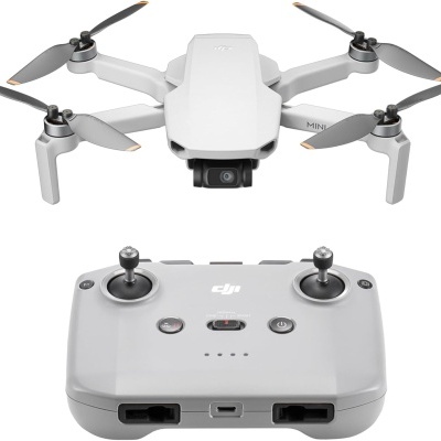 Drone branco DJI com controle remoto cinzento