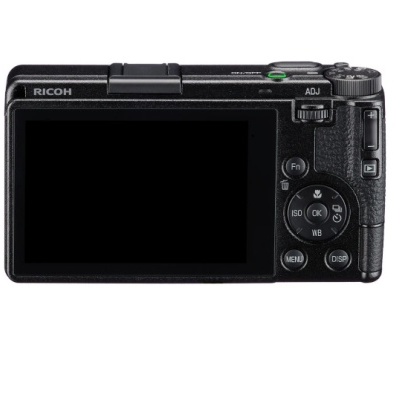 Câmara digital compacta preta Ricoh com visor LCD e botões laterais