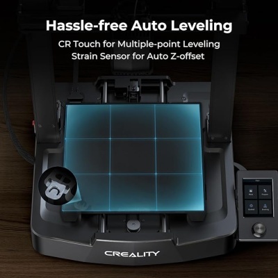 Plataforma iluminada de impressora 3D CREALITY com texto sobre nivelamento automático.