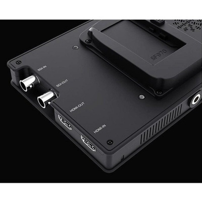 Dispositivo eletrônico preto com portas HDMI e SDI, texto SF370 em relevo