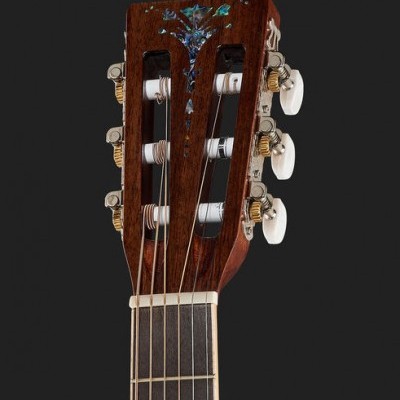 Cabeça de guitarra acústica em madeira escura com cravelhas e incrustação colorida