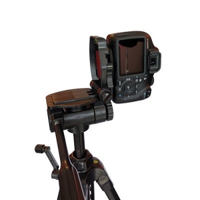 Tripé preto com câmera digital preta montada