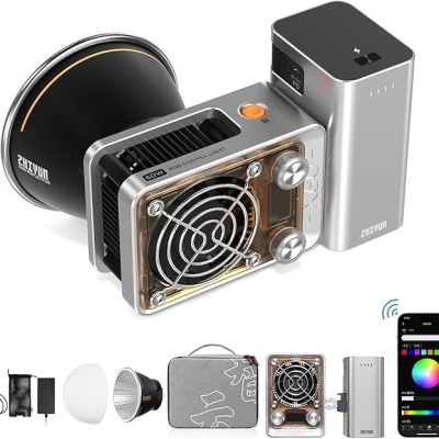 Equipamento tecnológico modular prateado e preto, ventoinha visível, luz LED, botões, com bolsa e smartphone com aplicação de controlo